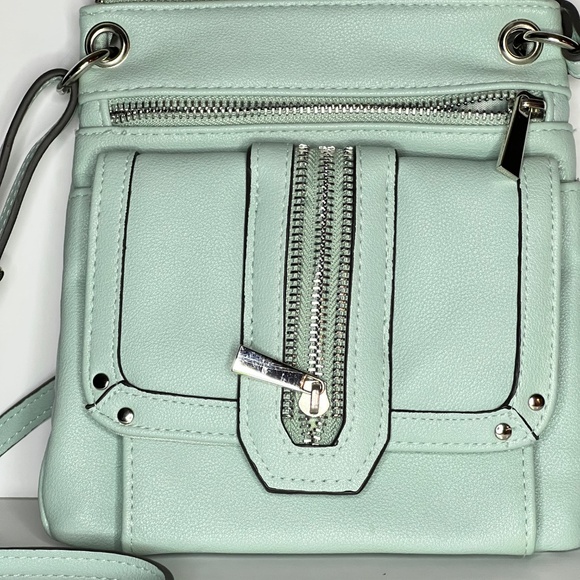 WOMAN'S CROSSBODY PURSE ADJUSTABLE STRAP TURQUOISE IN COLOR UNUSED - Picture 2 of 13